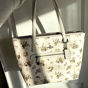 Coach- Taylor tote in prairie print